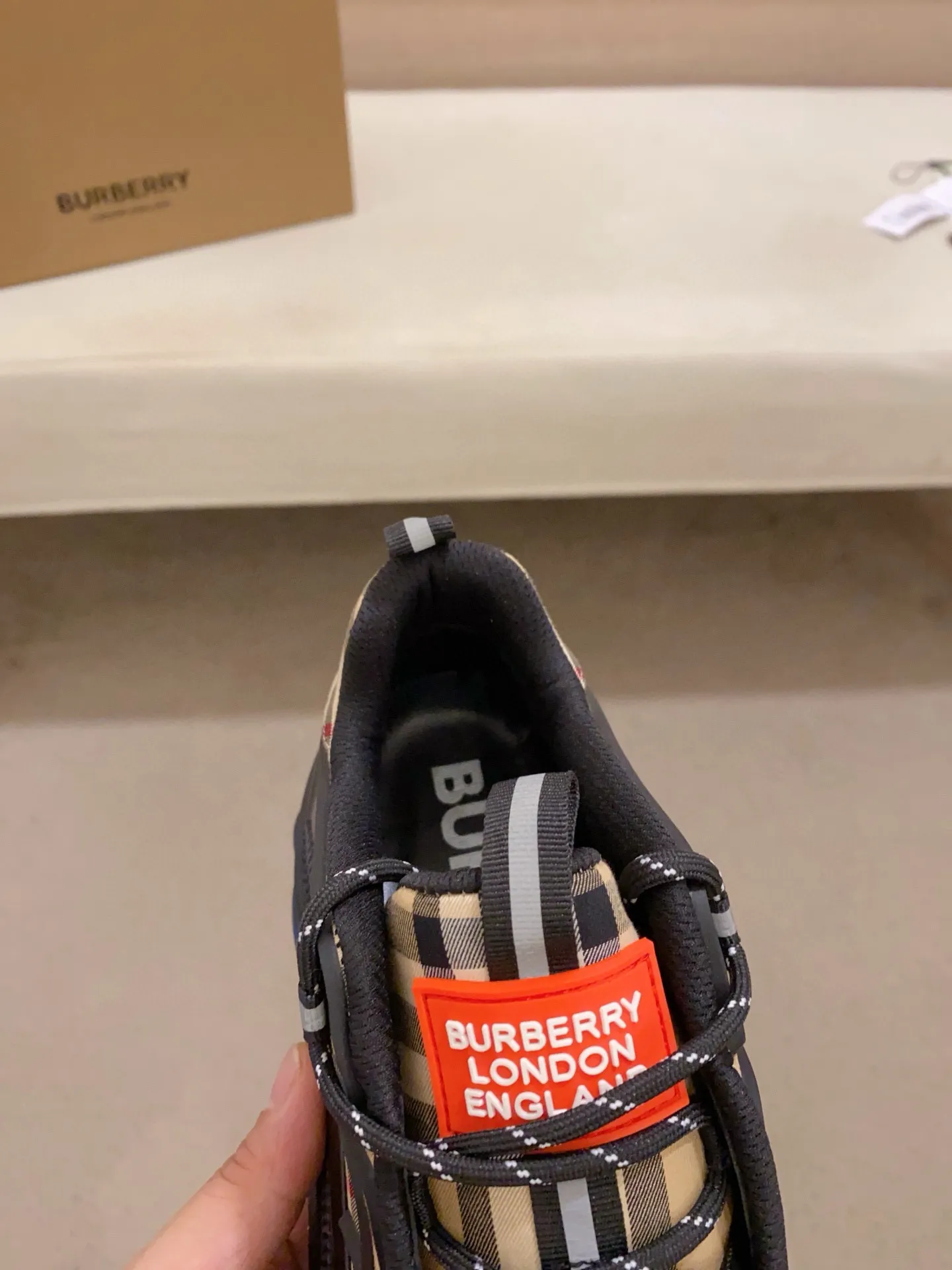 Men's shoes 💰: 680💰🇮🇹🇮🇹BURBERRY top purchasing agents are available simultaneously at the counter. 🔍🔍Synchronized sales. Positive code number: 38-46. Italian imported cowhide, fully imported sheepskin lining, sole: original sole provided by the original factory, exclusive movable molded sole, super comfortable, original factory follow-up goods, 🔍🔍high quality, you can enter and exit the counter at will, welcome to compare